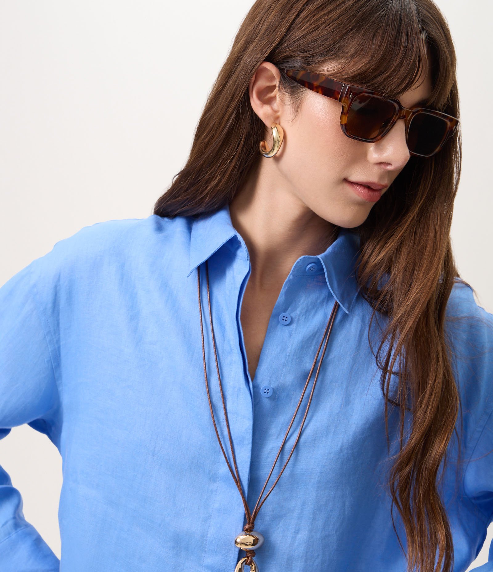 Camisa Oversized em Linho com Vista Escondida Azul Claro 3