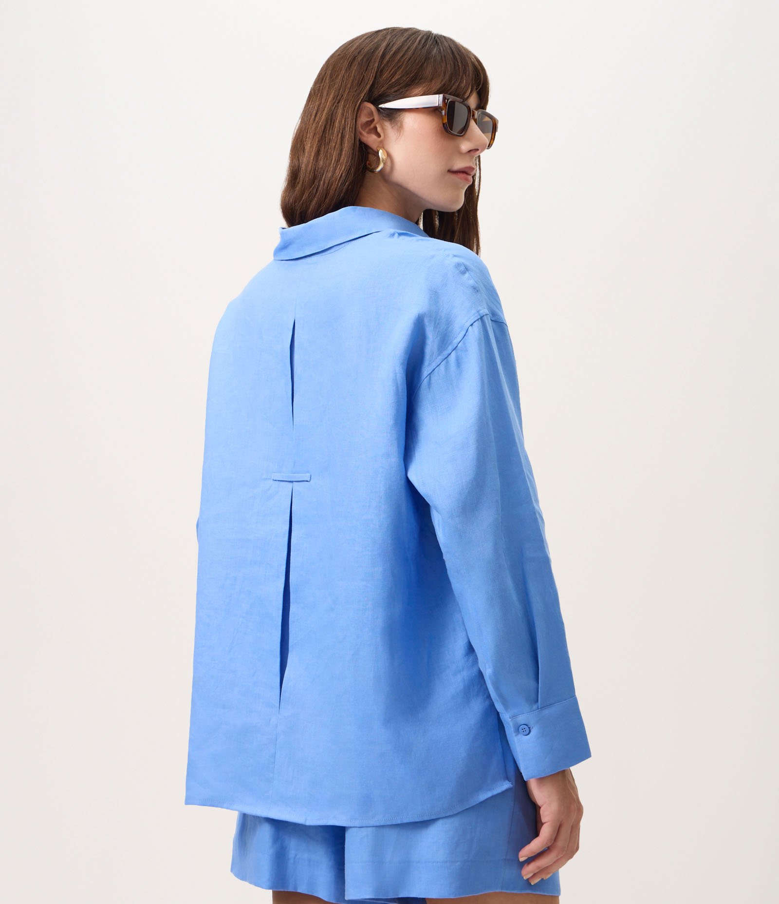 Camisa Oversized em Linho com Vista Escondida Azul Claro 4