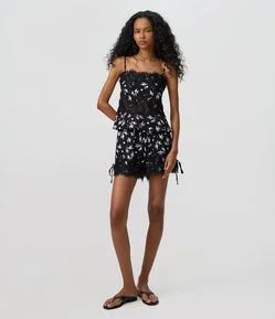 Short com Estampa Floral e Barra Rendada