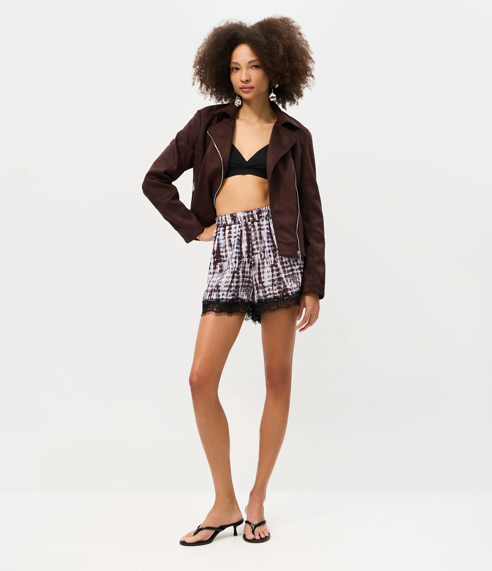 Short em Crepe Tie Dye com Barra Rendada Azul e Marrom 1