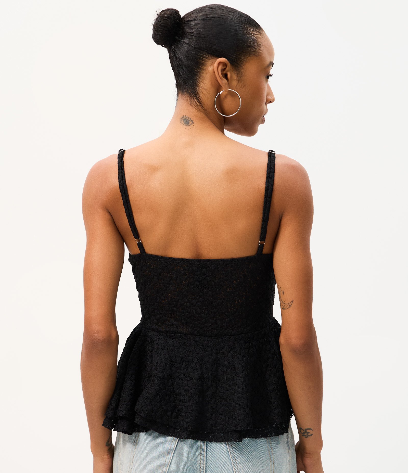 Body de Alcinha em Renda com Decote V e Detalhe Peplum na Cintura Preto 4