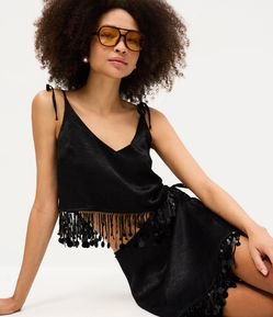 Blusa em Cetim com Alças para Amarração e Franjas de Lantejoulas