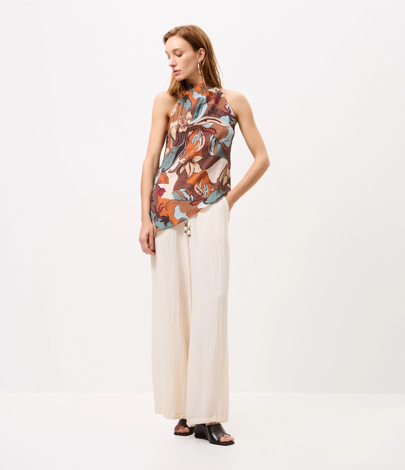 Blusa Halter em Viscose com Barra Assimétrica Multicores 2