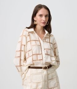 Camisa em Laise com Recortes Geométricos Bordados