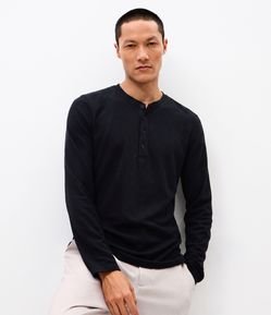 Camiseta Henley com Manga Longa e Texturização