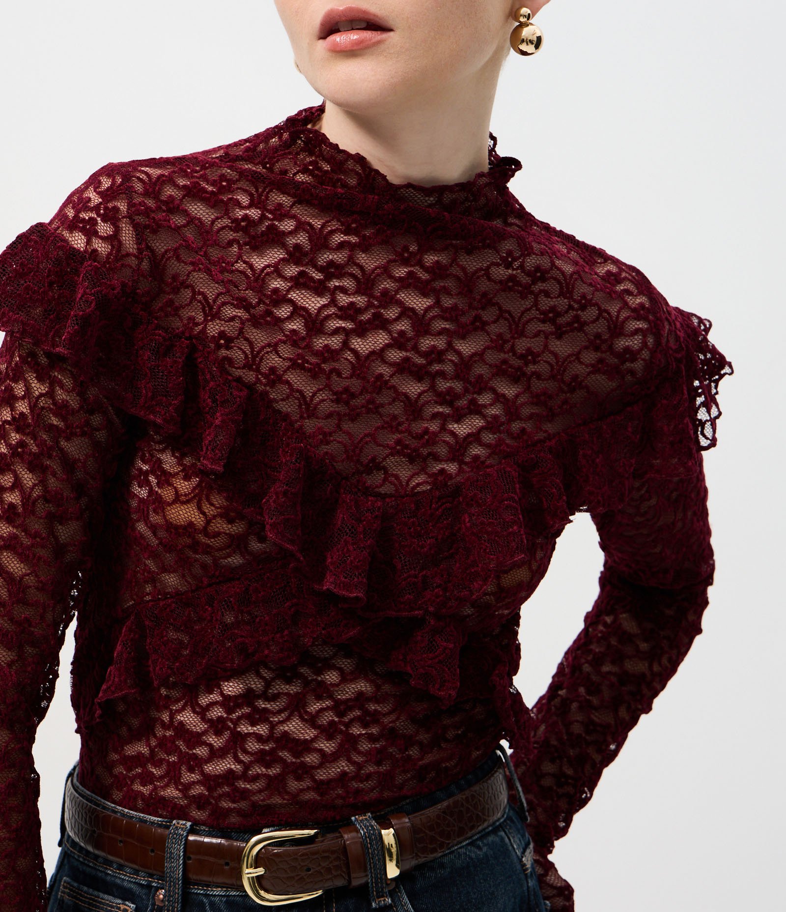 Blusa em Renda Aveludada com Aplicação de Babados Vinho 4