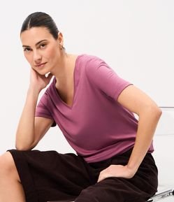 Blusa Básica em Viscose com Decote V