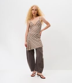 Vestido Curto de Alcinha em Xadrez com Saia Assimétrica