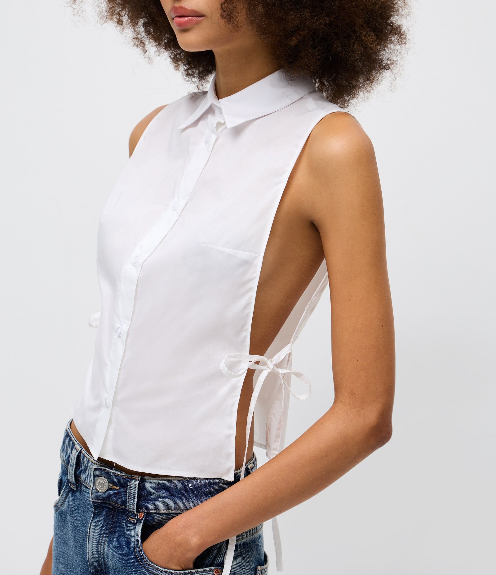 Blusa Avental em Tricoline com Gola Polo e Amarração Lateral Branco 3