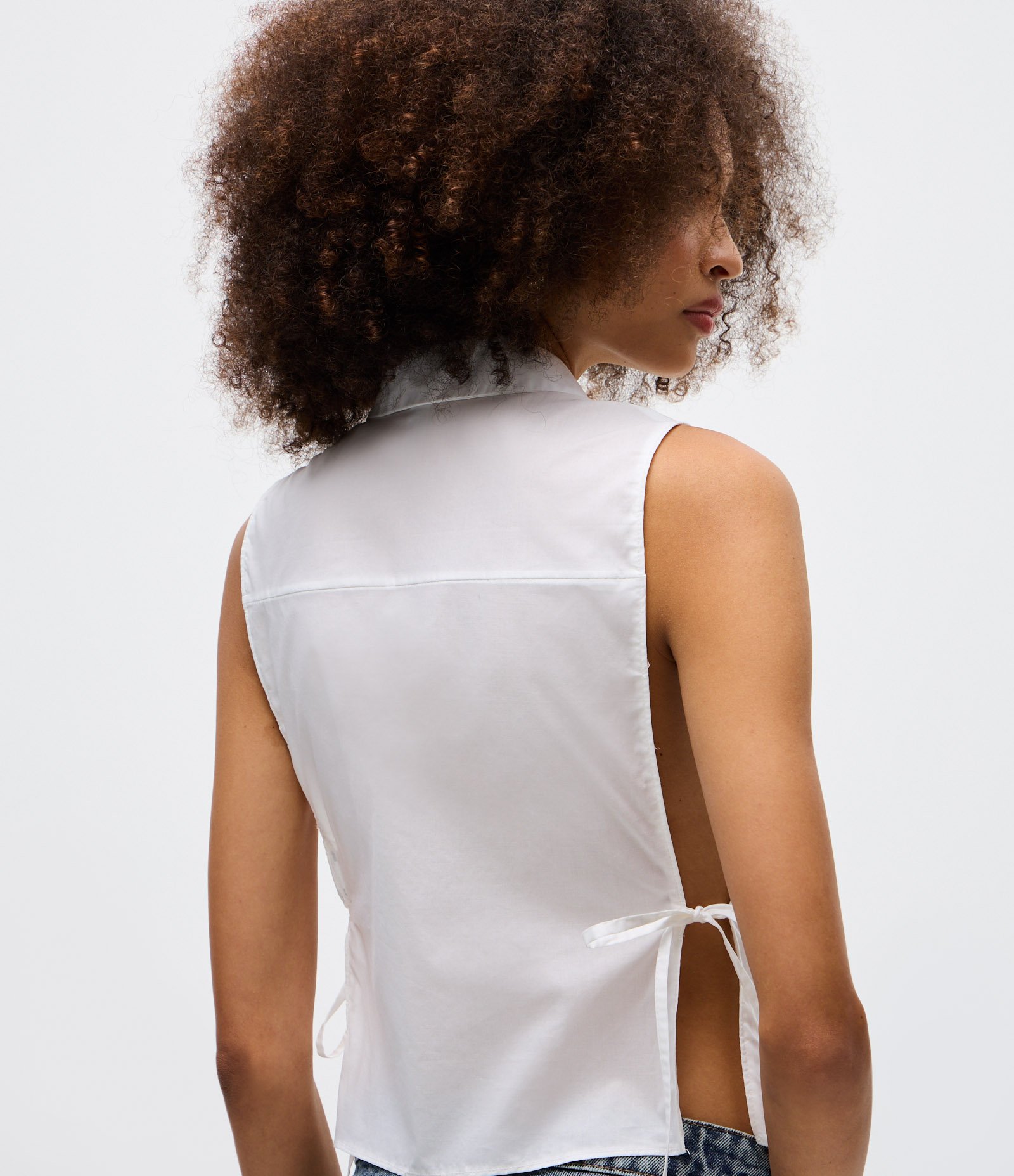 Blusa Avental em Tricoline com Gola Polo e Amarração Lateral Branco 4