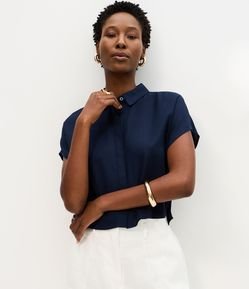 Blusa em Viscolinho com Colarinho na Gola e Sem Cava