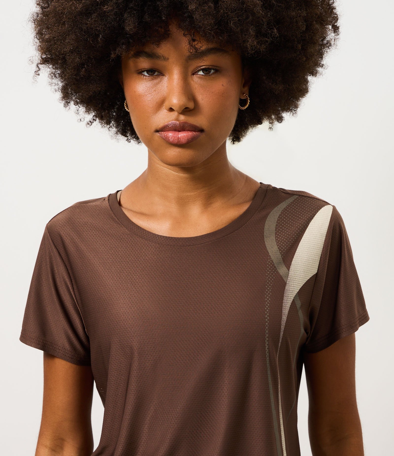 Camiseta Esportiva em Microfibra com Estampa de Ondas Marrom 3