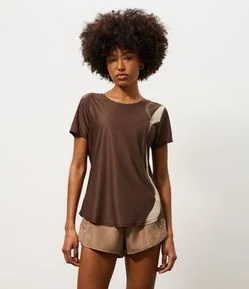 Camiseta Esportiva em Microfibra com Estampa de Ondas