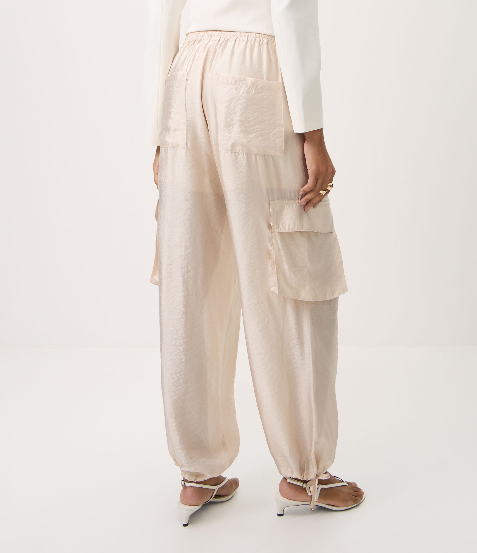 Calça Aladim em Poliviscose com Bolsos Cargo Amarelo 5