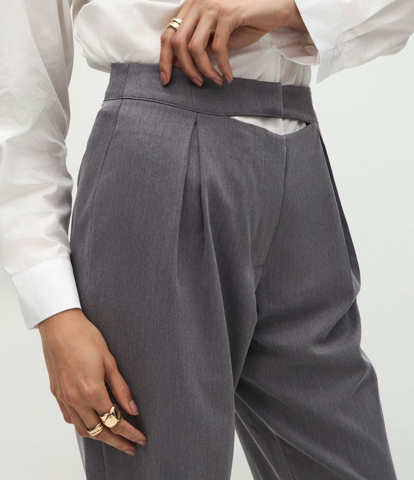 Calça Alfaiatada de Cintura Média com Detalhes Plissados Cinza 4