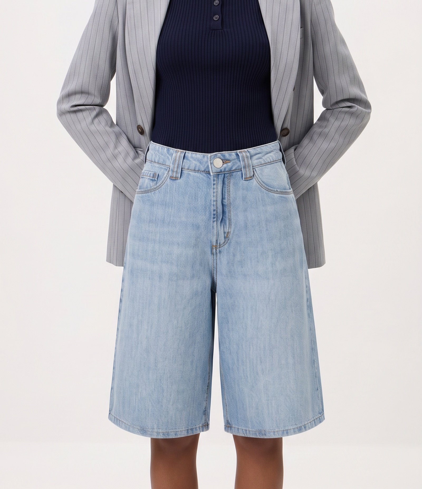 Bermuda Long em Jeans com Cintura Alta e Bolsos Azul Claro 3