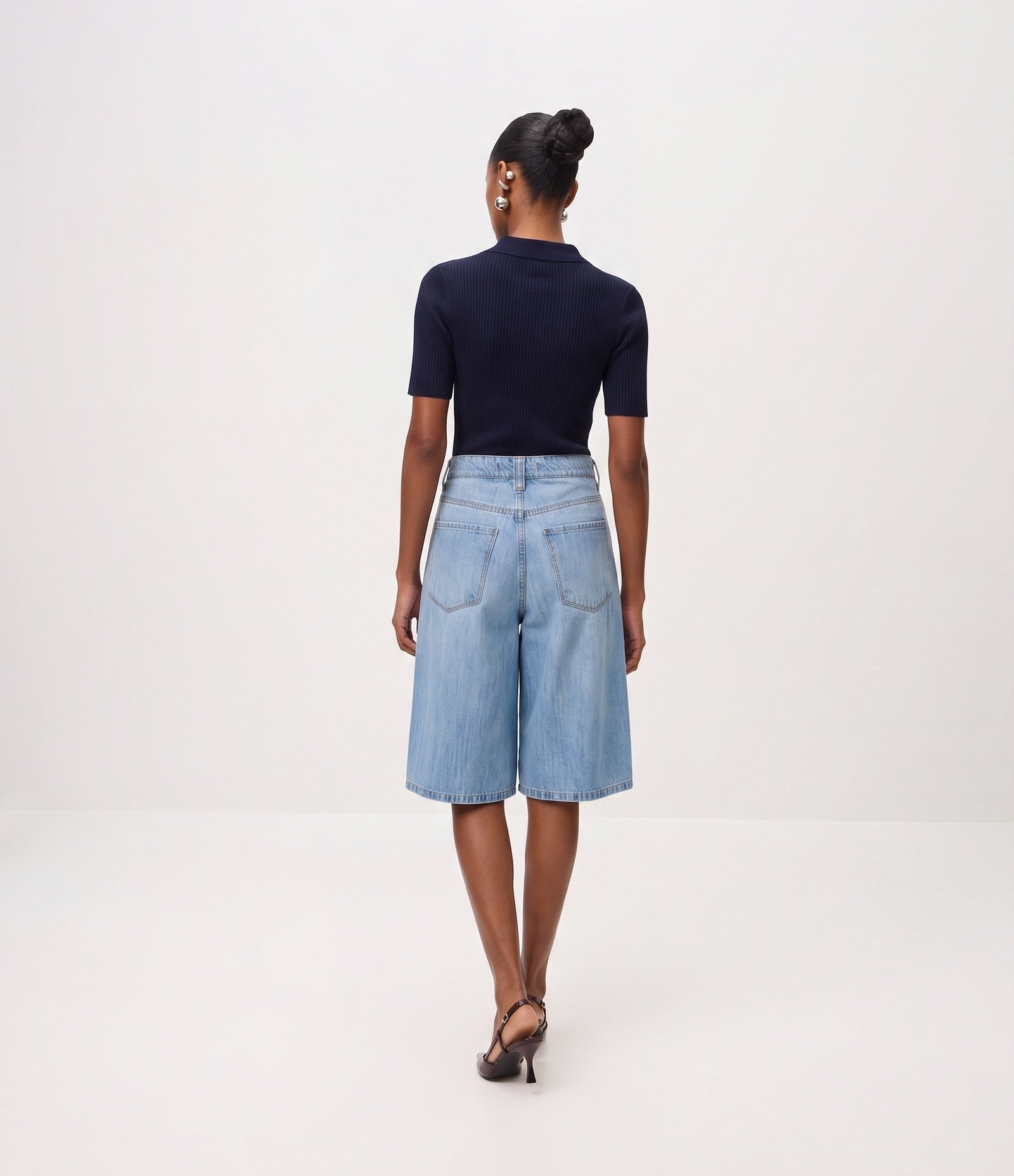 Bermuda Long em Jeans com Cintura Alta e Bolsos Azul Claro 4