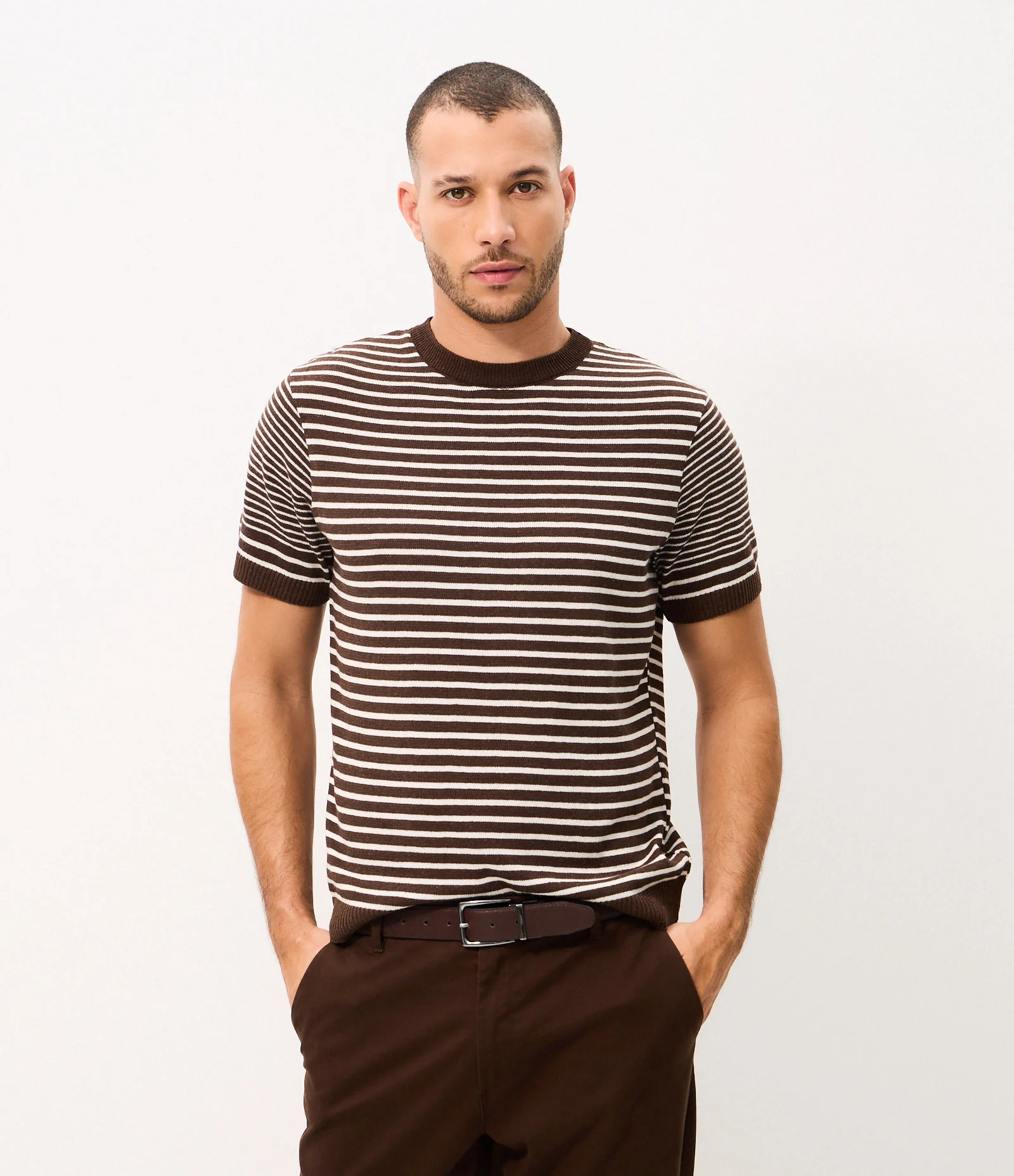 Camiseta Regular Listrada Marrom 1
