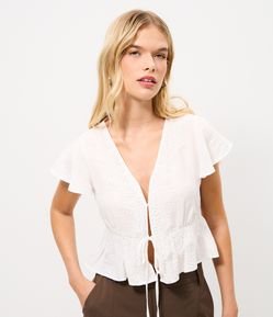 Blusa em Viscose Texturizada com Detalhe Rendado  e Amarração Frontal