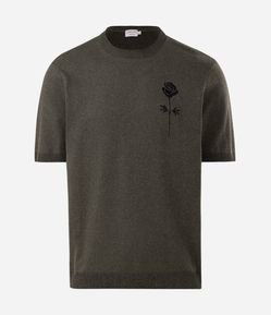 Camiseta Regular em Jacquard com Rosa Bordada