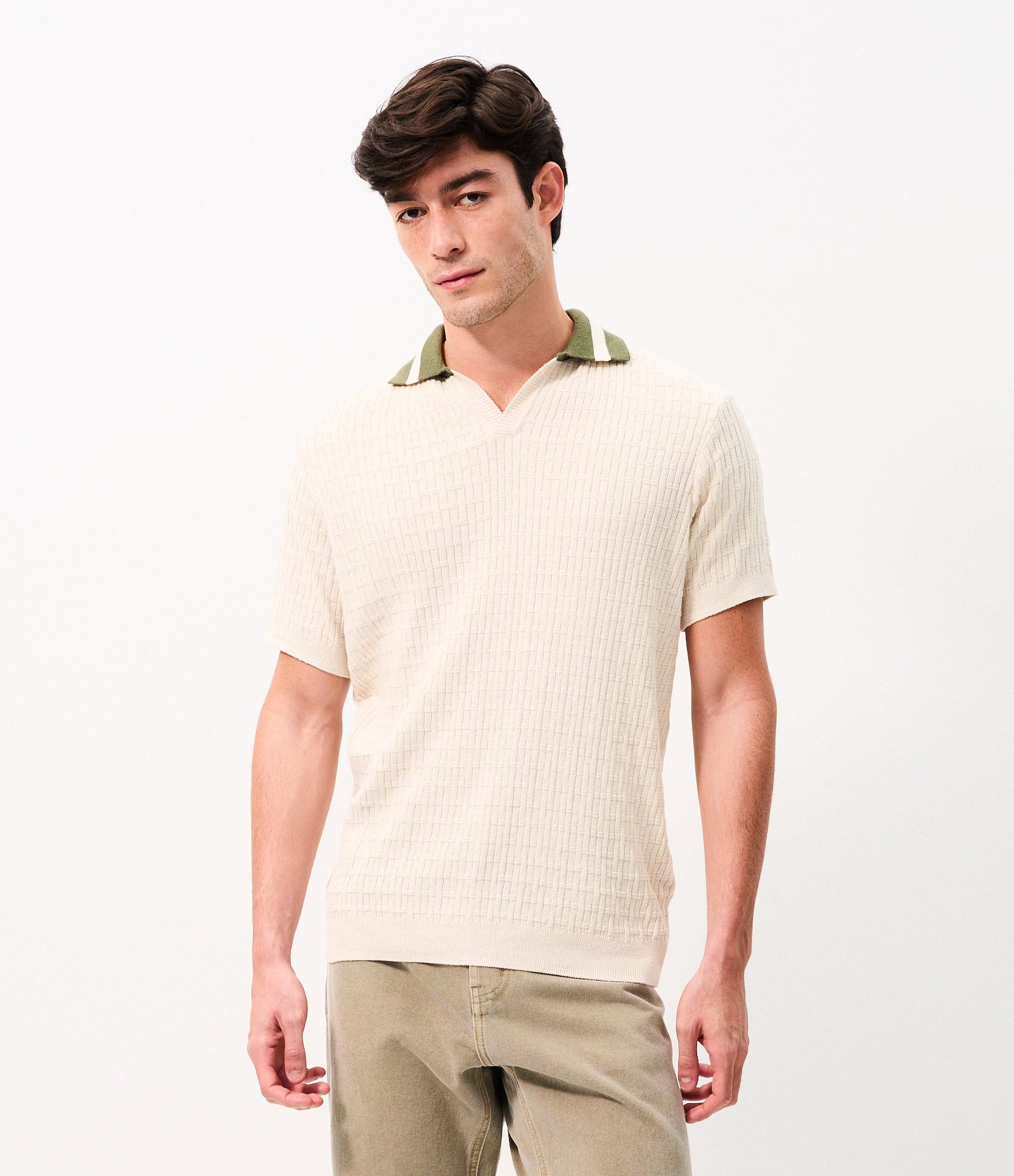 Polo Regular Texturizada com Gola Contrastante Off White 1