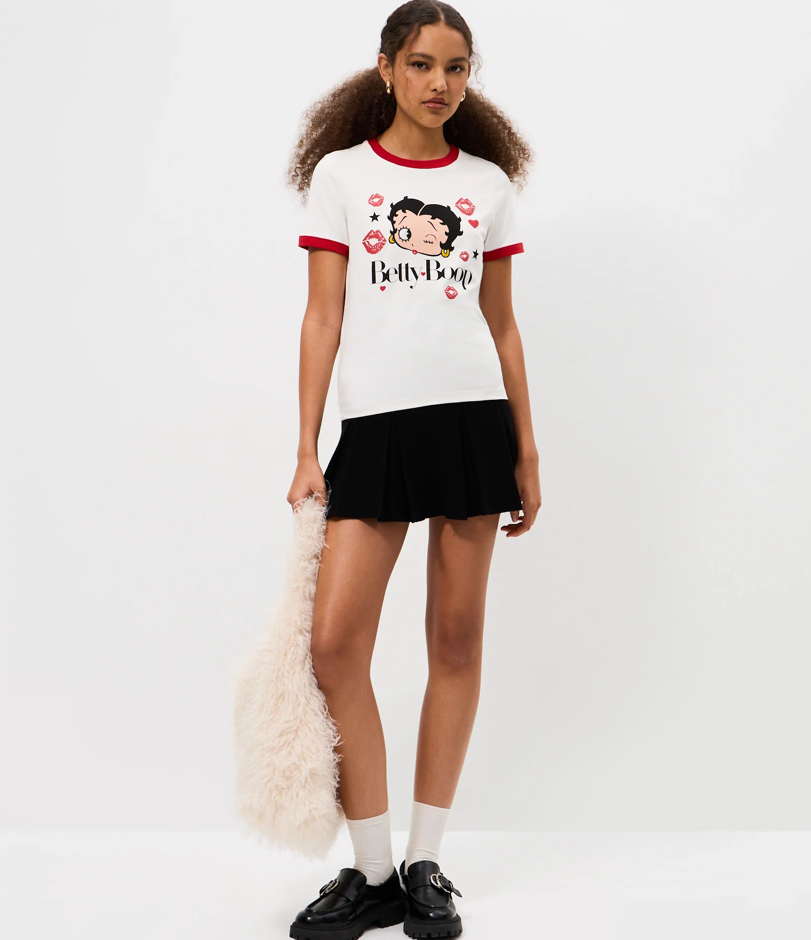 Camiseta New T-Shirt com Estampa Betty Boop e Detalhes Contrastantes Branco 2