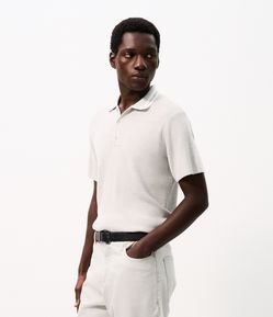 Polo em Tricô Texturizado com Listras na Gola