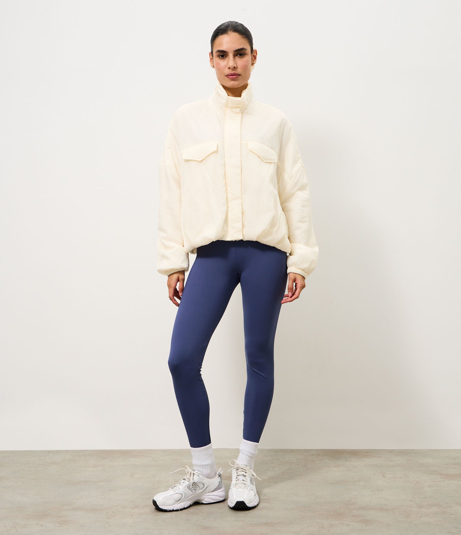 Jaqueta Puffer Esportiva em Microfibra com Gola Alta Off White 2