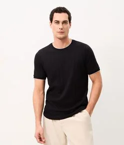 Camiseta em Algodão Peruano Texturizada com Listras Verticais