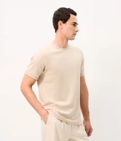 Camiseta em Algodão Peruano Texturizada com Listras Verticais