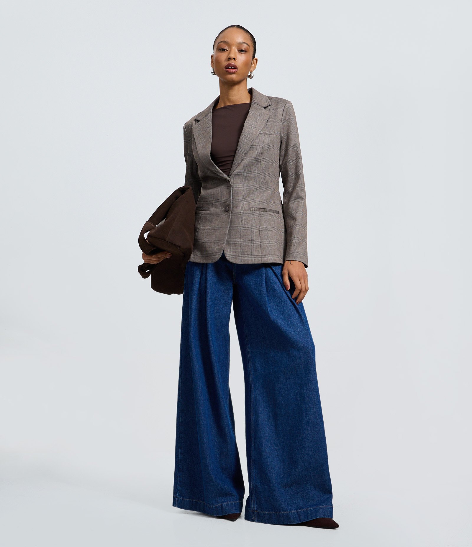 Calça Jeans Ampla com Cintura Alta e Pregas Invertidas Azul Escuro 1