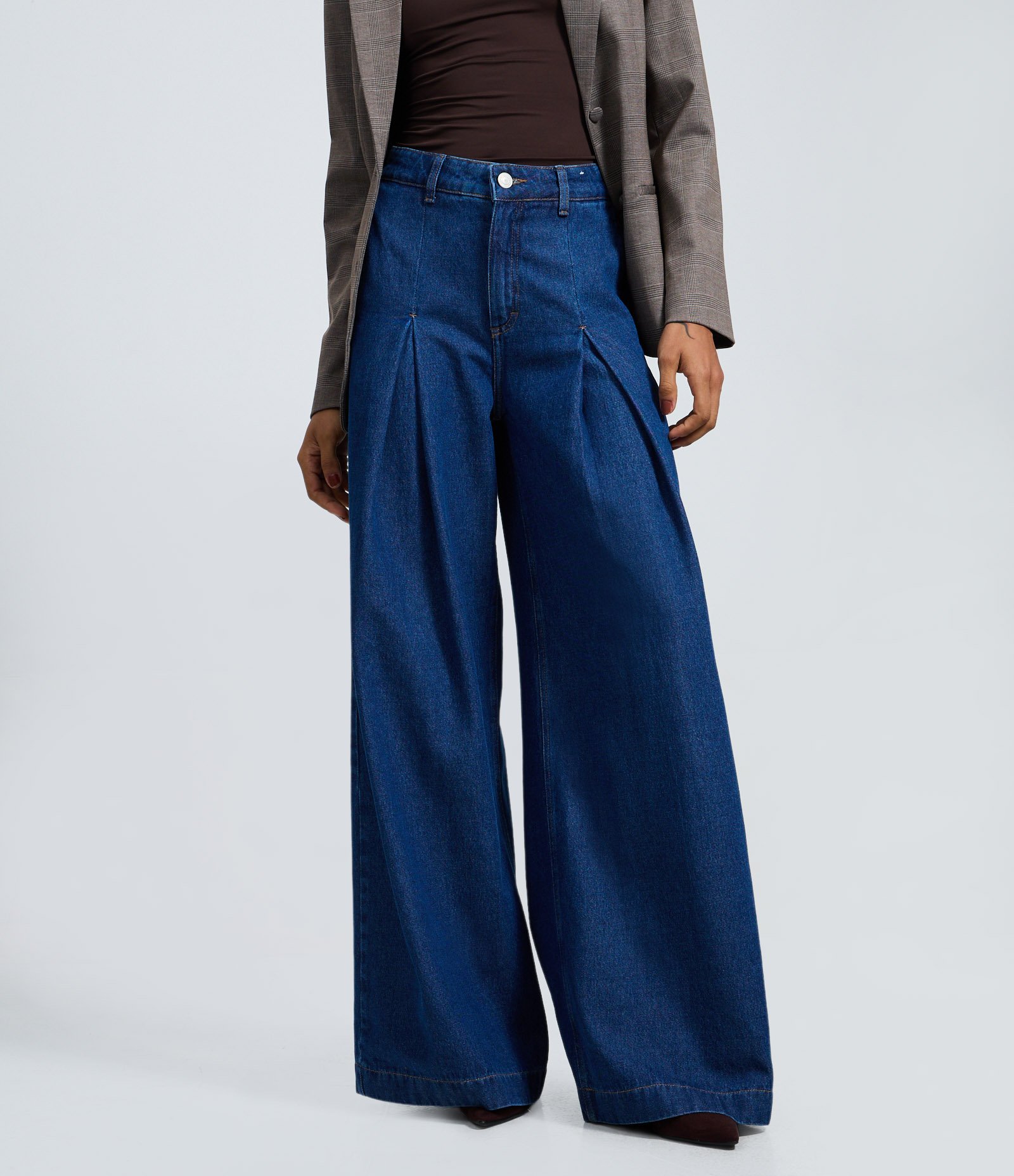 Calça Jeans Ampla com Cintura Alta e Pregas Invertidas Azul Escuro 3