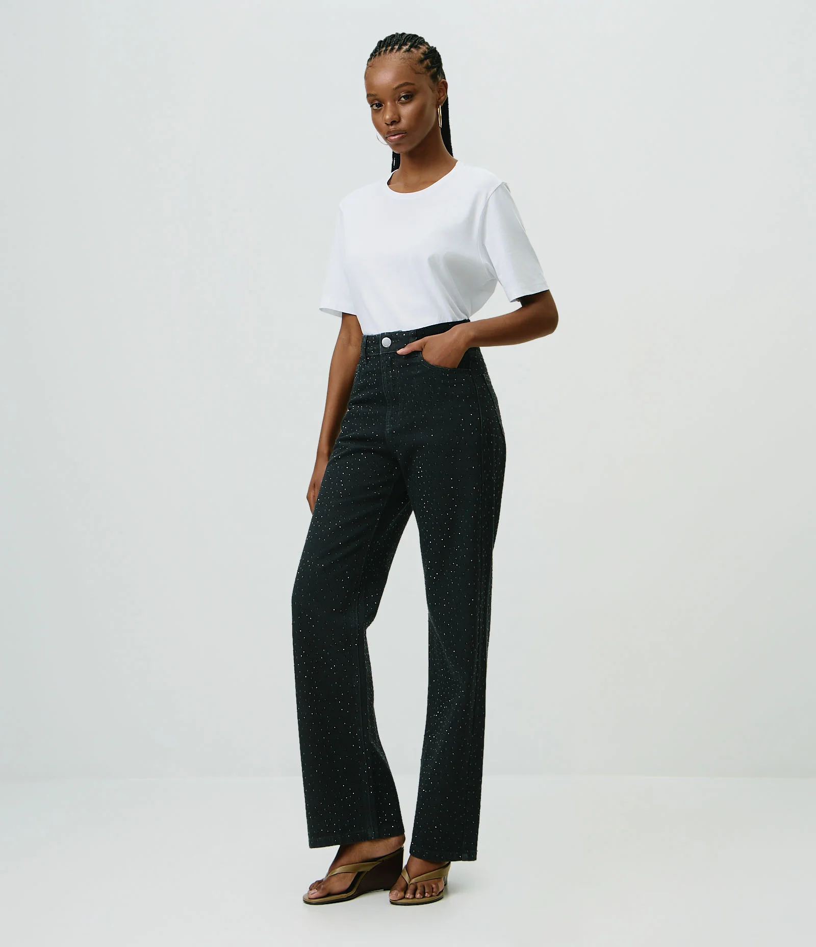 Calça Reta Comfort Jeans com Cintura Alta e Aplicação Brilho Preto