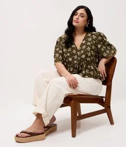 Blusa em Crepe Floral Curve & Plus Size
