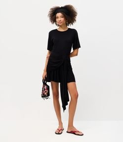 Vestido Curto com Amarração na Cintura e Babados
