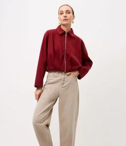 Calça Cenoura em Sarja com Cintura Alta