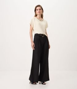Calça Wide Leg em Crepe com Cinto e Fivela