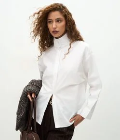 Camisa em Tricoline com Gola Alta