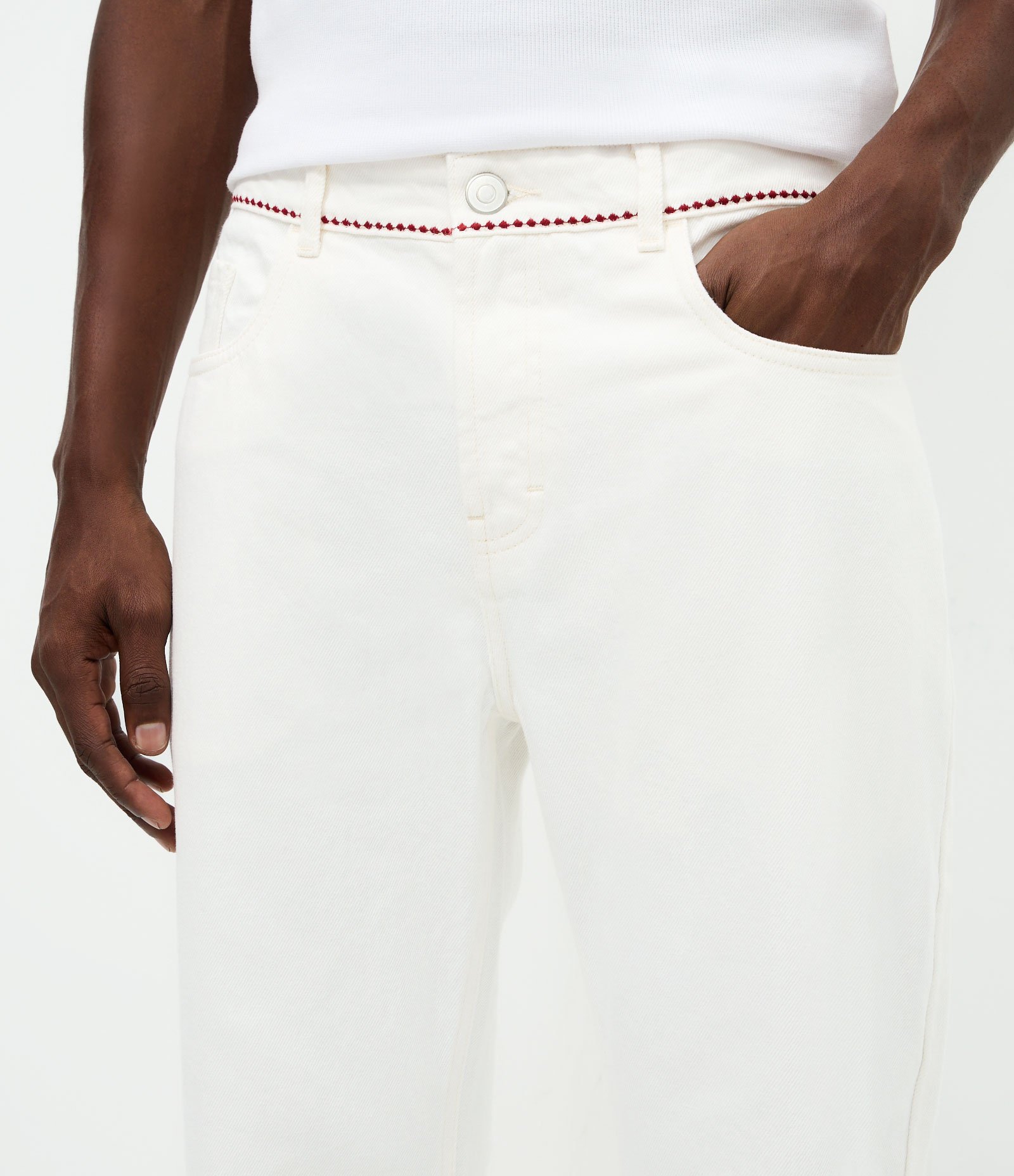 Calça Reta em Sarja com Bordado nos Bolsos Alceu Valeça Off White 3