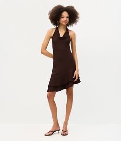 Vestido Curto Texturizado com Decote Degagê e Barra Assimétrica