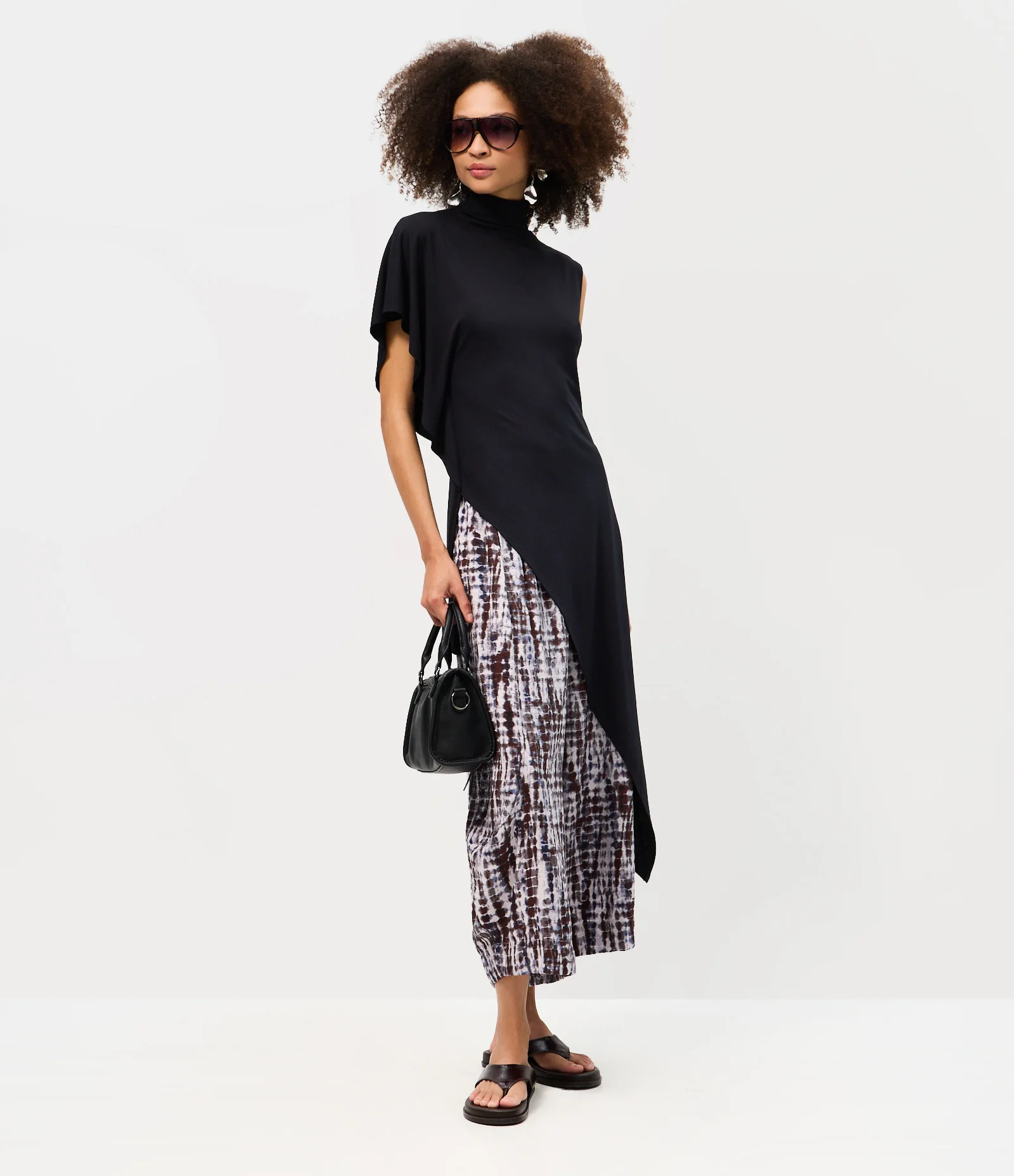 Blusa com Ponta Assimétrica e Gola Alta Preto 1
