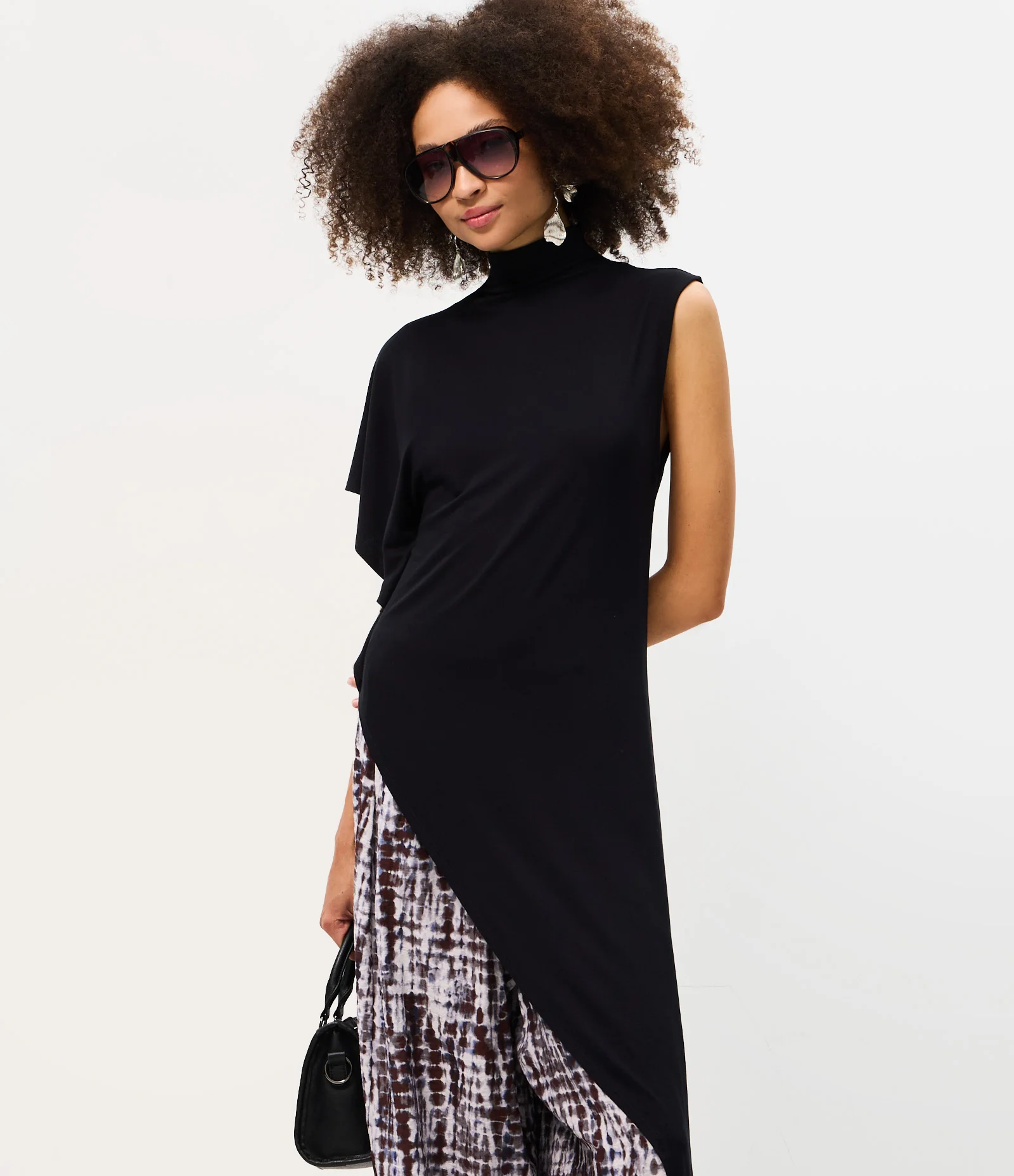 Blusa com Ponta Assimétrica e Gola Alta Preto 2