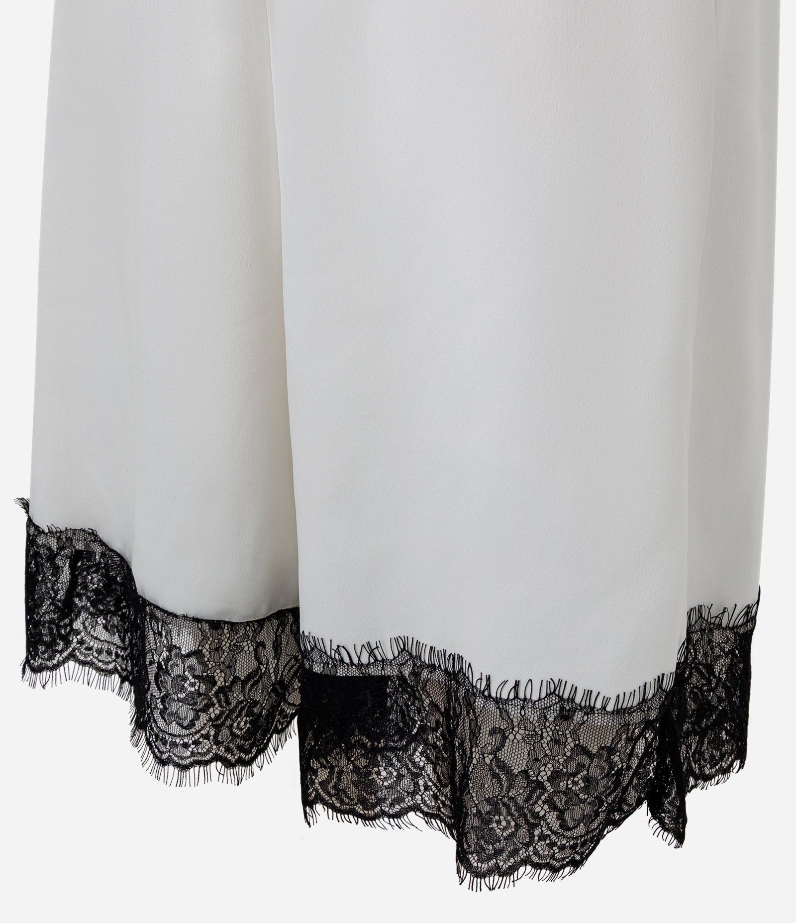 Bermuda Jorts em Cetim com Barra Rendada Branco 6