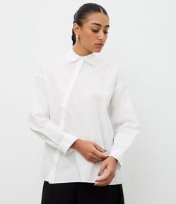 Camisa em Tricoline com Renda Aplicada