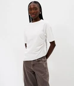 Blusa com Babado Assimétrico Lateral