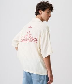 Camisa Boxy em Viscolinho Listrada com Bordado