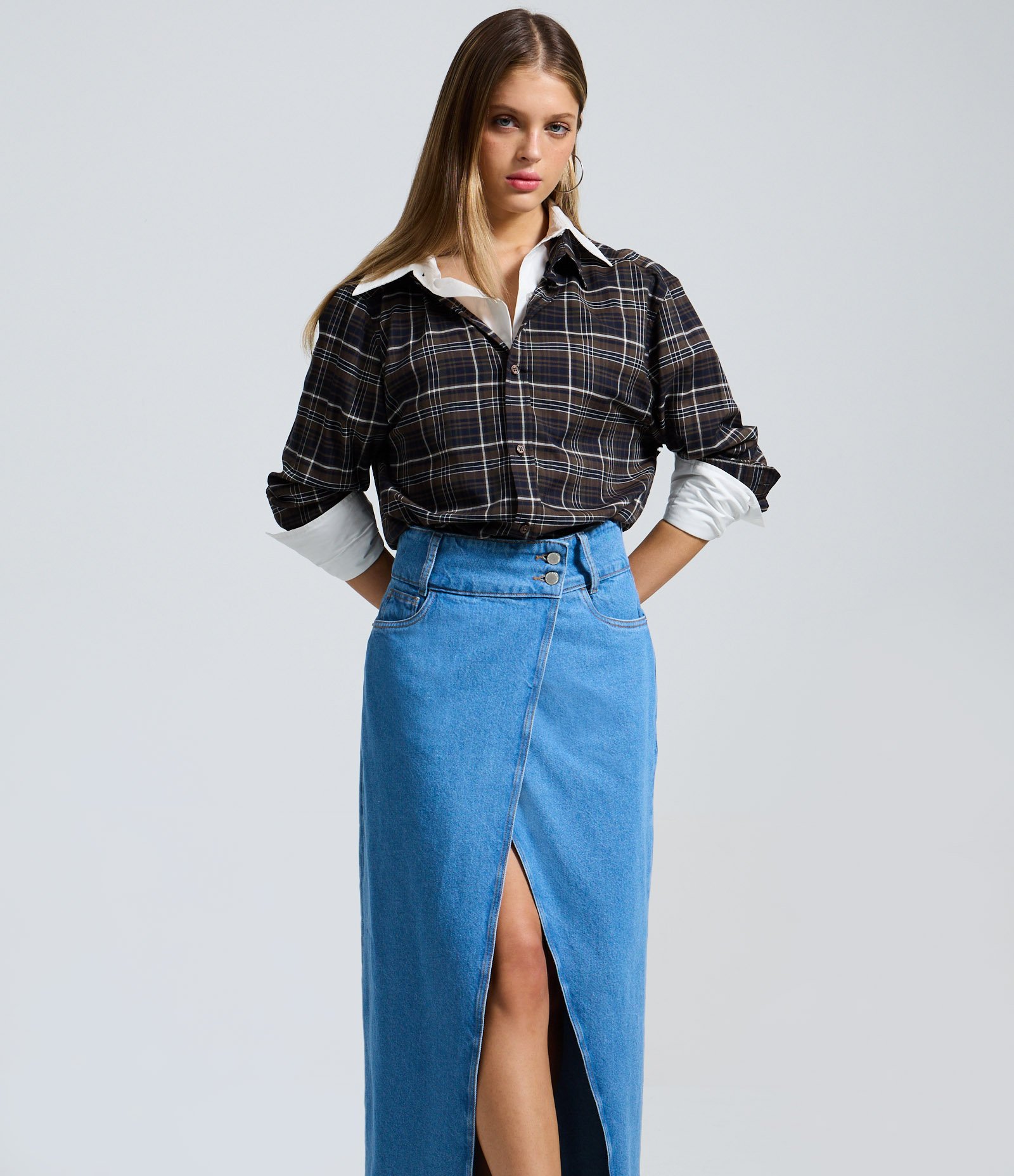 Saia Longa em Jeans com Fenda Frontal Azul 2