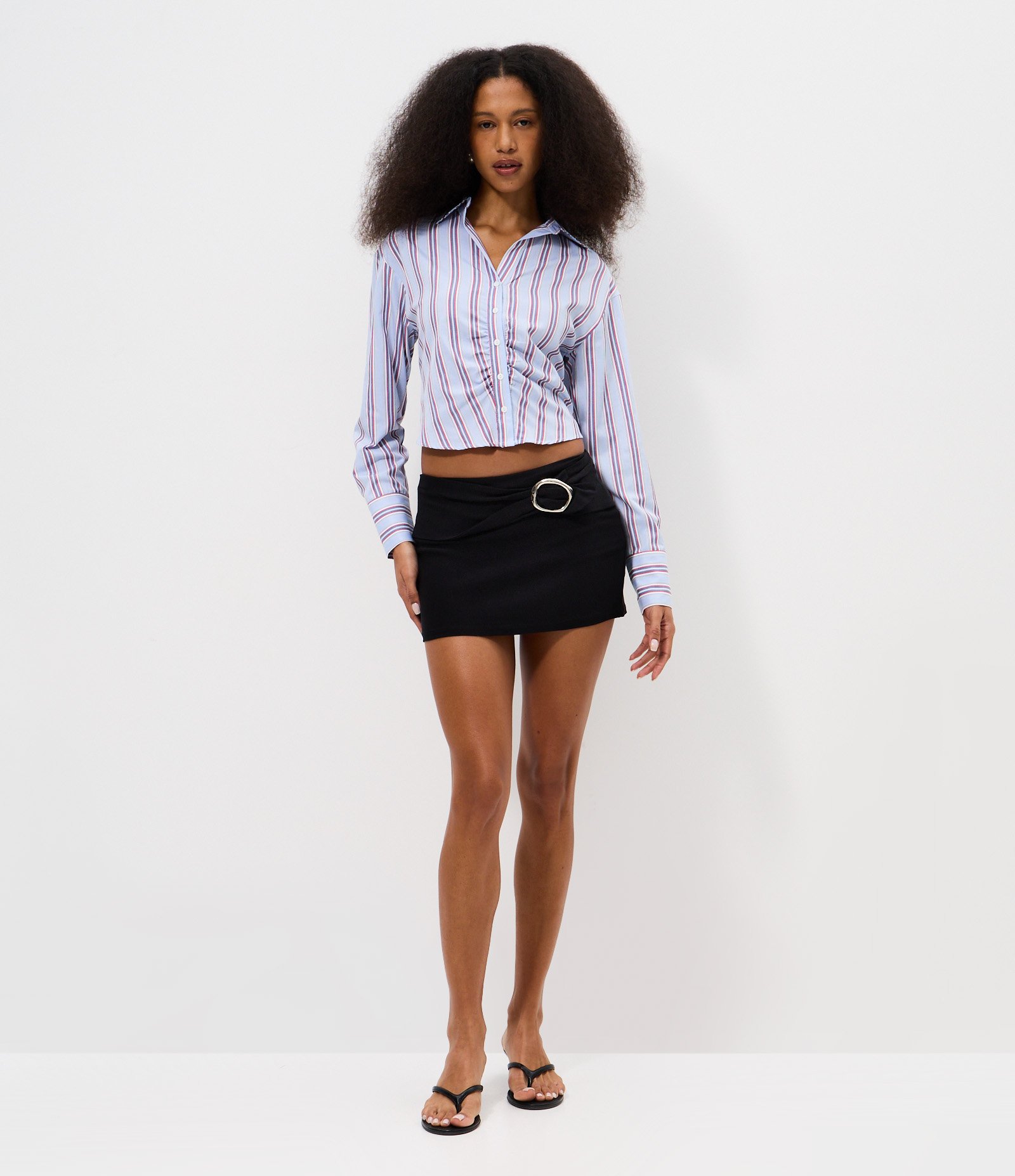 Short Minissaia em Bengaline com Fivela Oval Ajustável Preto 1