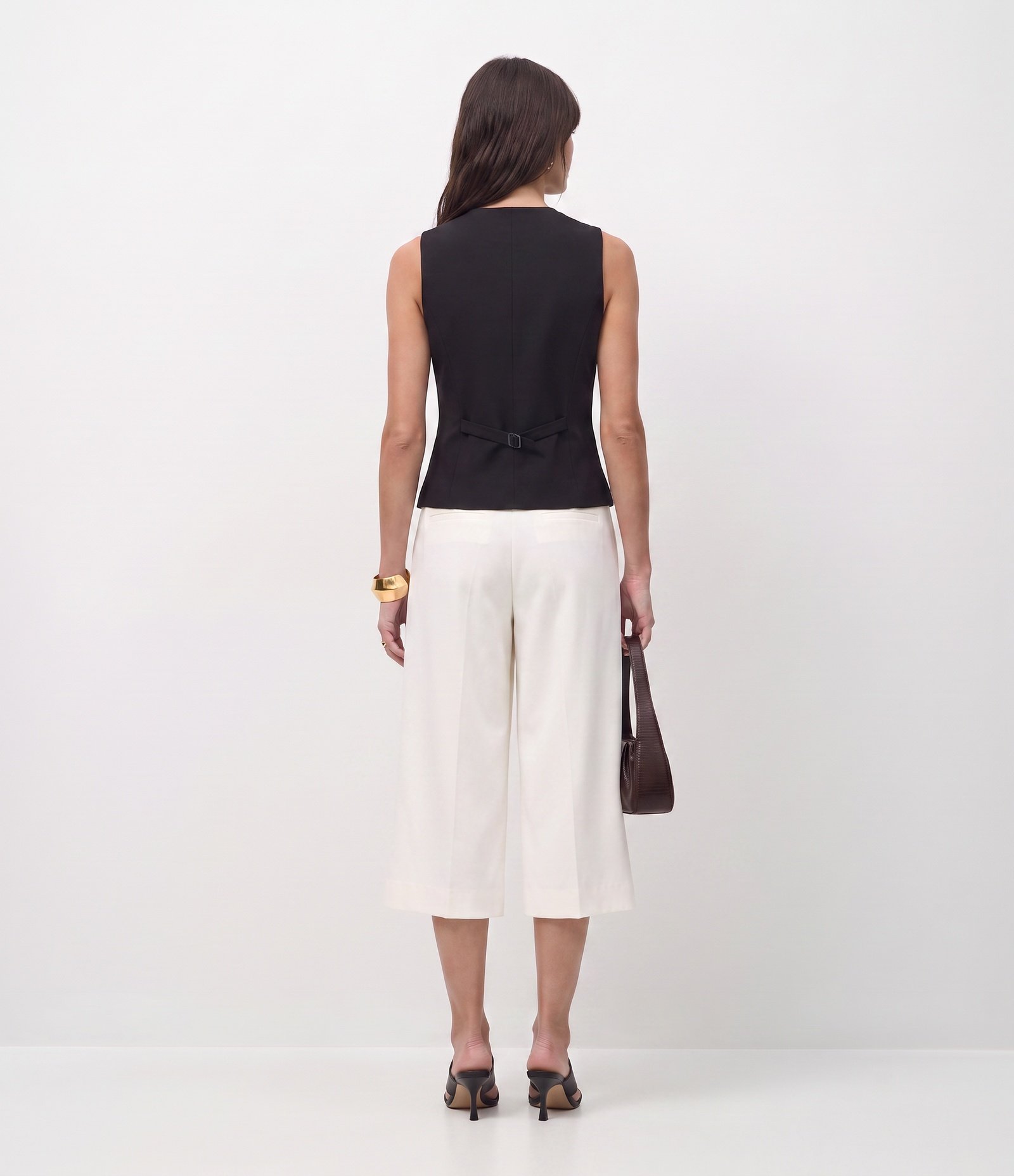 Colete Alfaiatado em Viscose com Decote V Preto 4