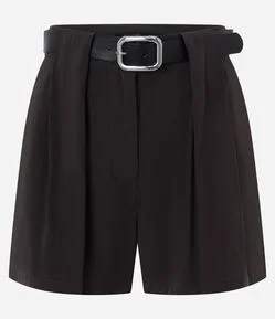 Short Curto em Viscose com Pregas Frontais e Cinto